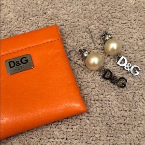 D&G silver earrings with faux pearl